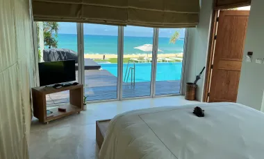 Absolute Beachfront Villa