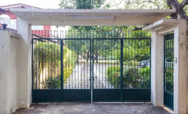 3 Bedroom Villa for sale in Bang Chak, Bangkok