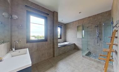 5 Bedroom Villa for sale in Prawet, Bangkok