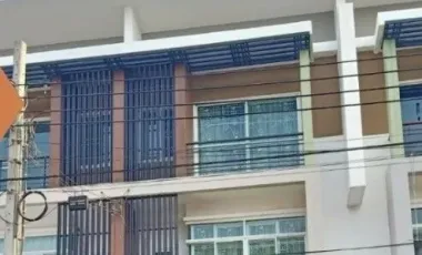 3 Bedroom Townhouse for sale at Baan Thammachad Phetkasem 114