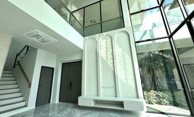 Villa for Sale at The master Ekkamai - ramintra