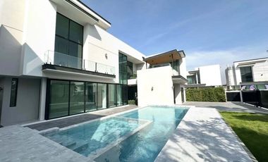 Villa for Sale at The master Ekkamai - ramintra