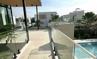 Villa for Sale at The master Ekkamai - ramintra