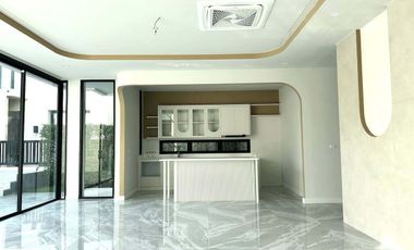 Villa for Sale at The master Ekkamai - ramintra
