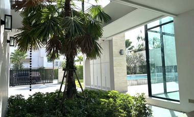 Villa for Sale at The master Ekkamai - ramintra