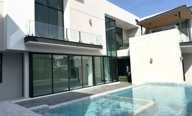 Villa for Sale at The master Ekkamai - ramintra