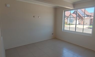 Casa en Venta en Venta amplia Casa Condominio Inglés Curicó SIN COMISION 116 mt en dos pisos