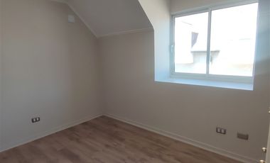 Casa en Venta en Venta amplia Casa Condominio Inglés Curicó SIN COMISION 116 mt en dos pisos