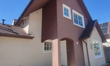 Casa en Venta en Venta amplia Casa Condominio Inglés Curicó SIN COMISION 116 mt en dos pisos