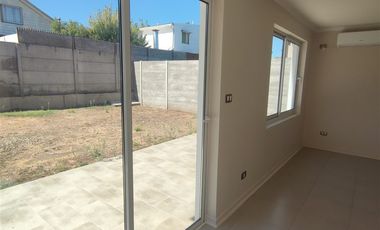 Casa en Venta en Venta amplia Casa Condominio Inglés Curicó SIN COMISION 116 mt en dos pisos