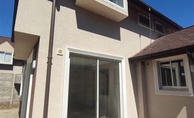 Casa en Venta en Venta amplia Casa Condominio Inglés Curicó SIN COMISION 116 mt en dos pisos