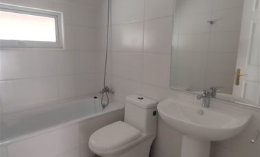 Casa en Venta en Venta amplia Casa Condominio Inglés Curicó SIN COMISION 116 mt en dos pisos