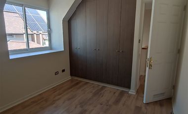 Casa en Venta en Venta amplia Casa Condominio Inglés Curicó SIN COMISION 116 mt en dos pisos