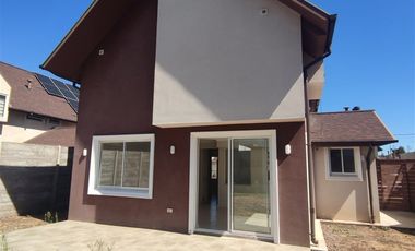 Casa en Venta en Venta amplia Casa Condominio Inglés Curicó SIN COMISION 116 mt en dos pisos