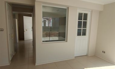 Casa en Venta en Venta amplia Casa Condominio Inglés Curicó SIN COMISION 116 mt en dos pisos