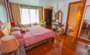 7 Bedroom Villa for sale in Phra Khanong Nuea, Bangkok