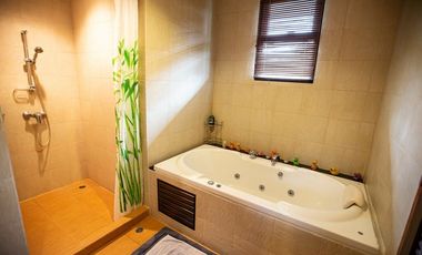 7 Bedroom Villa for sale in Phra Khanong Nuea, Bangkok