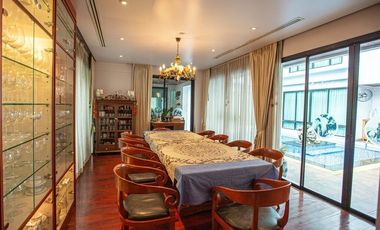 7 Bedroom Villa for sale in Phra Khanong Nuea, Bangkok