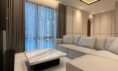 7 Bedroom Villa for sale in Sam Sen Nai, Bangkok