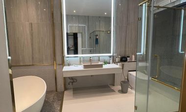 7 Bedroom Villa for sale in Sam Sen Nai, Bangkok