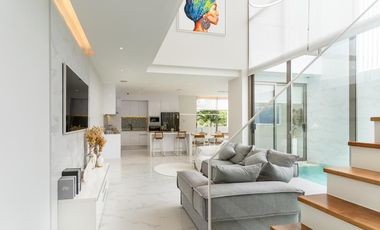 Modern 3 Bedrooms Villa. Construction will be Complete by March 15, 2023