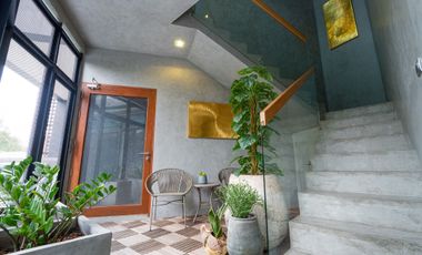 5 Bedroom Villa for sale in Phra Khanong Nuea, Bangkok