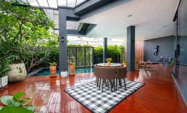 5 Bedroom Villa for sale in Phra Khanong Nuea, Bangkok