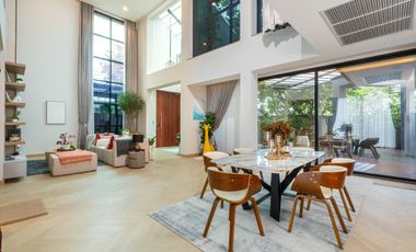 5 Bedroom Villa for sale in Phra Khanong Nuea, Bangkok