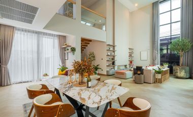 5 Bedroom Villa for sale in Phra Khanong Nuea, Bangkok