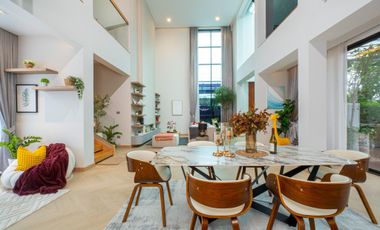 5 Bedroom Villa for sale in Phra Khanong Nuea, Bangkok