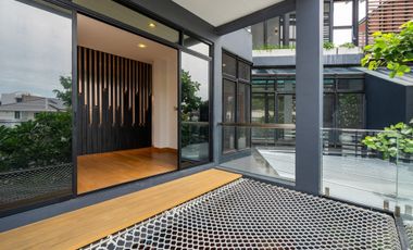 5 Bedroom Villa for sale in Phra Khanong Nuea, Bangkok