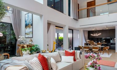 5 Bedroom Villa for sale in Phra Khanong Nuea, Bangkok