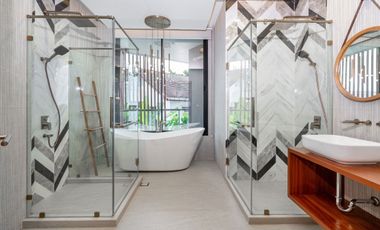 5 Bedroom Villa for sale in Phra Khanong Nuea, Bangkok