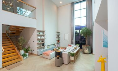 5 Bedroom Villa for sale in Phra Khanong Nuea, Bangkok