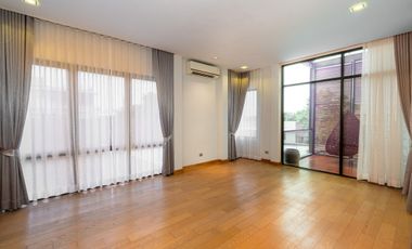 5 Bedroom Villa for sale in Phra Khanong Nuea, Bangkok