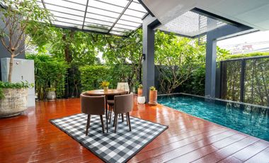 5 Bedroom Villa for sale in Phra Khanong Nuea, Bangkok