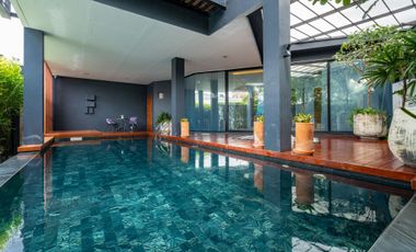 5 Bedroom Villa for sale in Phra Khanong Nuea, Bangkok