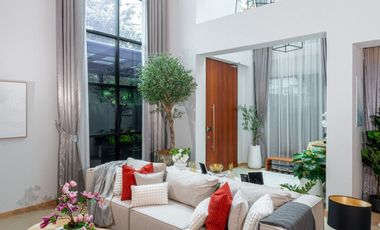 5 Bedroom Villa for sale in Phra Khanong Nuea, Bangkok