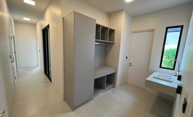 5 Bedroom Villa for sale at Baan Sansiri Pattanakarn