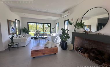 Casa en venta o alquiler Barrio Ceibos Puertos del lago 3 dormitorios y dependencia piscina fogonero