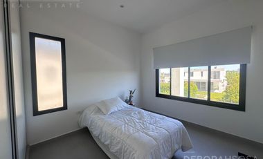Casa en venta o alquiler Barrio Ceibos Puertos del lago 3 dormitorios y dependencia piscina fogonero