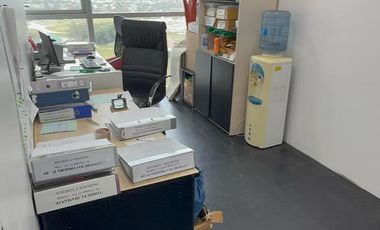 Oficina  Completa de 90 m2 con Cocina y Cochera Subterránea
