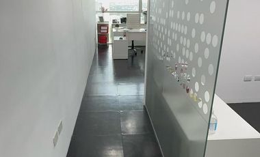 Oficina  Completa de 90 m2 con Cocina y Cochera Subterránea