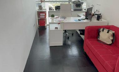 Oficina  Completa de 90 m2 con Cocina y Cochera Subterránea