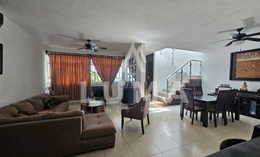 Casa en venta en Fraccionamiento Raíces II