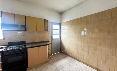 VENTA GALPÓN CON CASA PATIO TERRAZA OFICINA LANÚS OESTE
