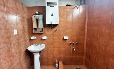 VENTA GALPÓN CON CASA PATIO TERRAZA OFICINA LANÚS OESTE