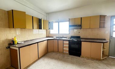 VENTA GALPÓN CON CASA PATIO TERRAZA OFICINA LANÚS OESTE