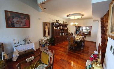 Casa  de 5 dormitorios con parque y quincho lote de 8.66 x 60 en Banfield Oeste acepta  permuta