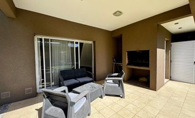 Casa en Altos de Hudson II